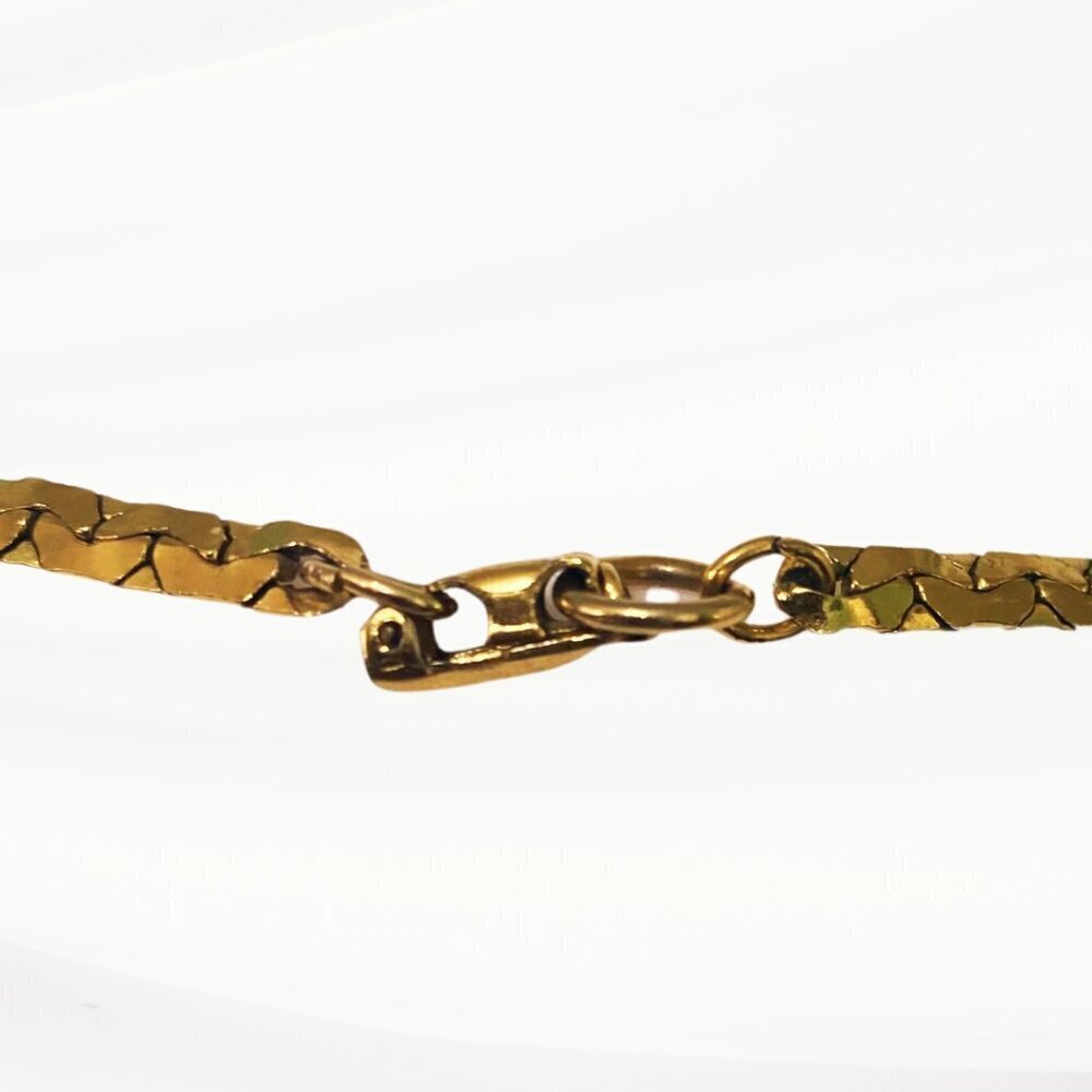 Gold Herringbone Chain with Faux Lion's Tooth Pendant - Picture 4 of 7